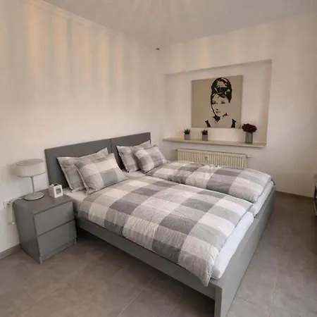 61 - Ideal Fuer Geschaefts- & Urlaubsreisen 90 M2 Kenn