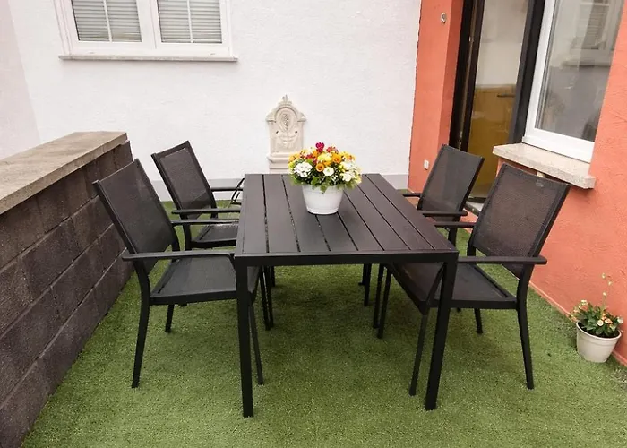 61 - Ideal Fuer Geschaefts- & Urlaubsreisen 90 M2